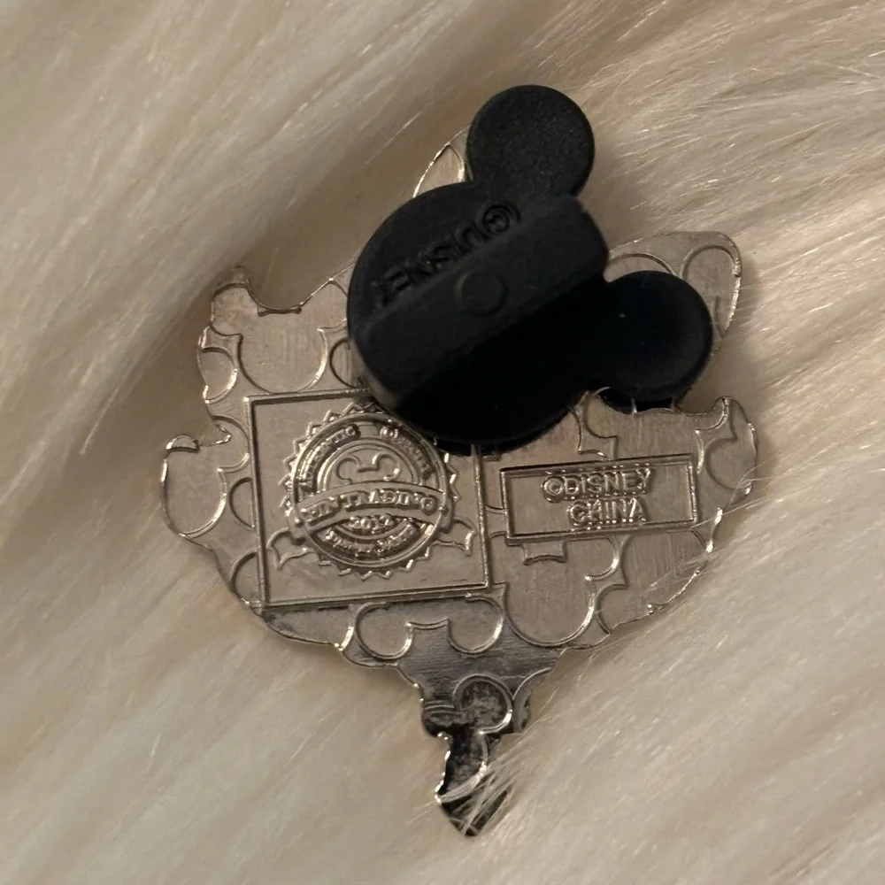 Disney Trading Pin - Picture 2 of 2